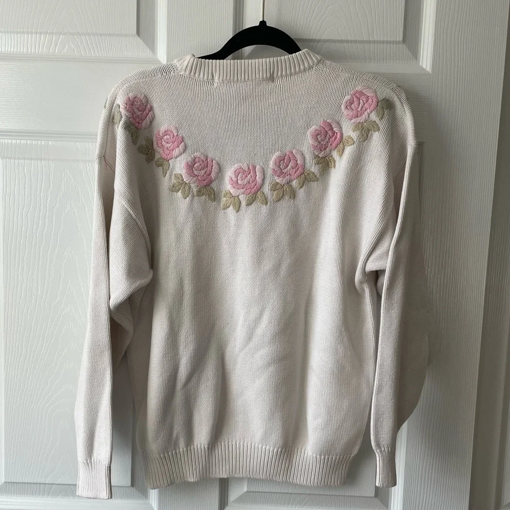 Vintage Cream Crewneck Sweater With Roses - Picture 4 of 5